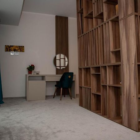 Unique Garden Hotel Брэила Экстерьер фото