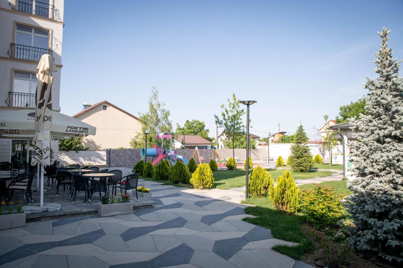 Unique Garden Hotel Брэила Экстерьер фото