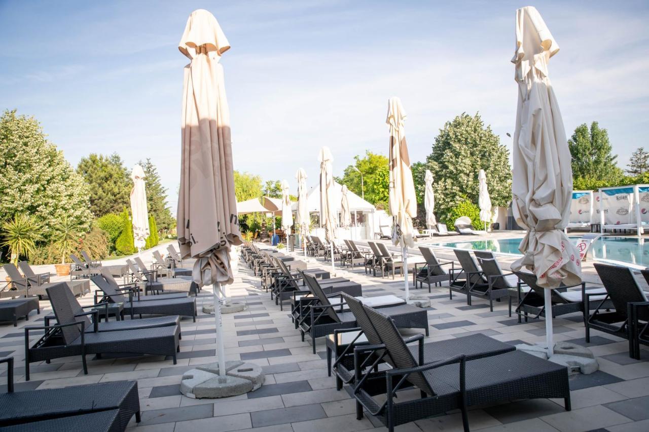 Unique Garden Hotel Брэила Экстерьер фото